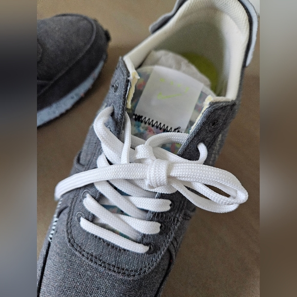 Men's Nike Daybreak Sneaker - Picture 6 of 10